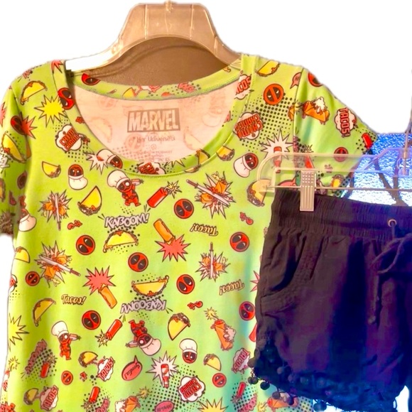 Deadpool Marvel 🌮 2 PC Set Womens Print Tee Shirt Top + Black Pom Pom Shorts S - Picture 2 of 9